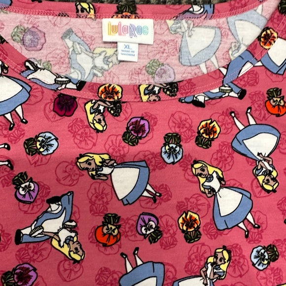 NWT LuLaRoe Gigi Alice in Wonderland Disney Shirt Sz XL - Picture 2 of 3